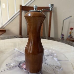 Vintage Olde Thompson 9” Wooden Pepper Mill Ceramic Grinder Crank Handle